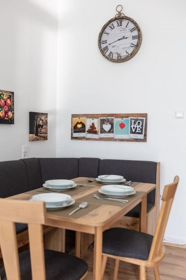 Sunny Renovated Apartment Close To Downtown Відень Екстер'єр фото